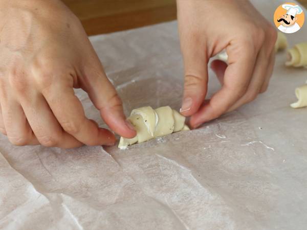 Cornetti di sfoglia con prosciutto cotto e formaggio fresco - Preparazione tappa 4