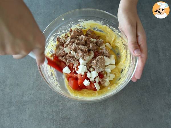 Muffin salati con tonno, pomodoro e feta - Preparazione tappa 3