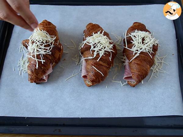 Cornetti salati con prosciutto e formaggio - Preparazione tappa 3