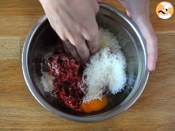 Polpette al sugo con cuore di mozzarella - Preparazione tappa 2