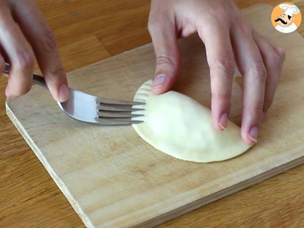 Empanadillas al tonno con impasto fatto in casa - Preparazione tappa 8
