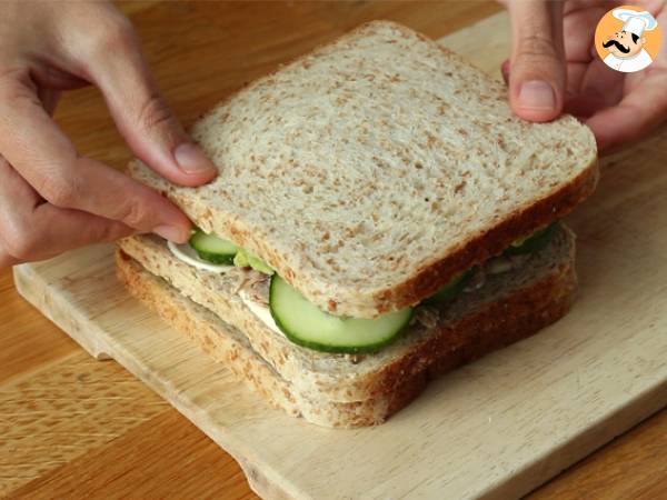 Tramezzino con tonno, avocado e cetriolo - Preparazione tappa 3