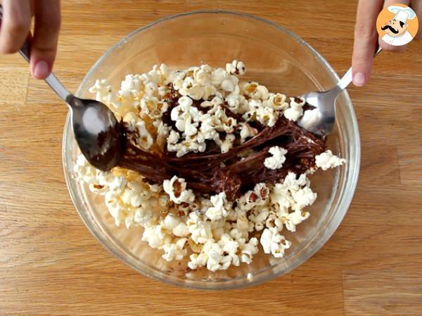 Popcorn con cioccolato e marshmallows - Preparazione tappa 5