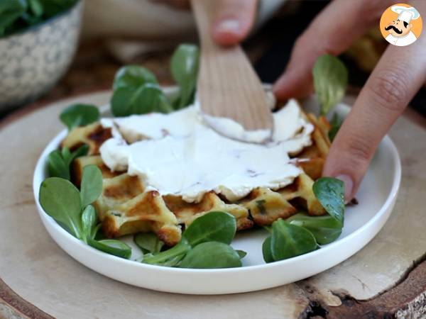Waffle salati ripieni con salmone affumicato e formaggio fresco - Preparazione tappa 6