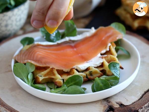Waffle salati ripieni con salmone affumicato e formaggio fresco - Preparazione tappa 7