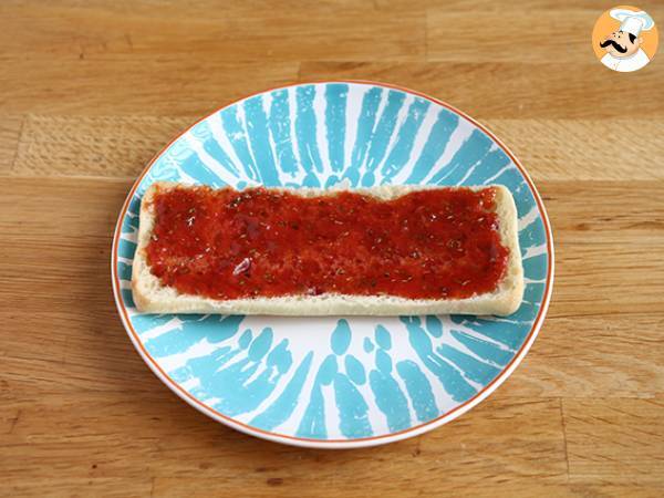 Panino piastrato con tonno, pomodoro e capperi - Preparazione tappa 1