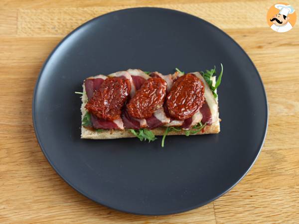 Panino con speck, rucola, pomodori secchi e aceto balsamico - Preparazione tappa 3