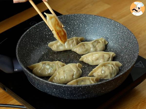 Gyoza di pollo con funghi e carote - Preparazione tappa 11