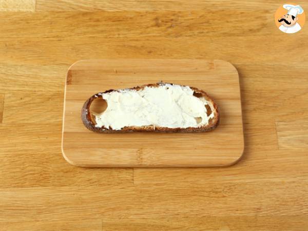 Bruschette con formaggio fresco, pesto, pinoli e pomodorini - Preparazione tappa 1