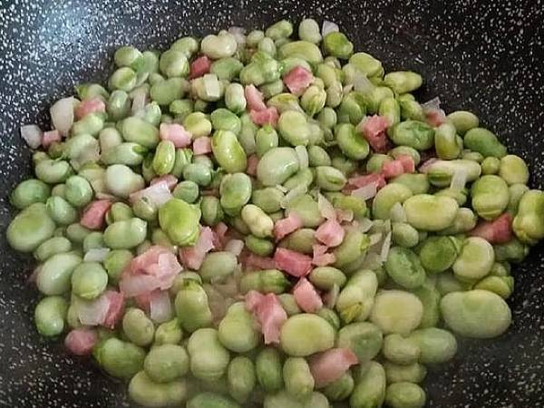 Pasta con Fave Fresche e Pancetta - Preparazione tappa 3