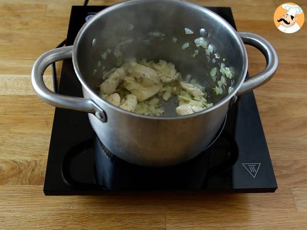 One pot pasta con spinaci, pollo e formaggio caprino fresco - Preparazione tappa 2