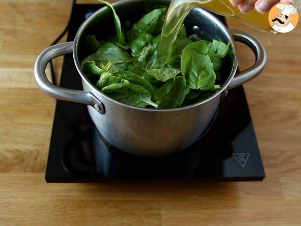 One pot pasta con spinaci, pollo e formaggio caprino fresco - Preparazione tappa 3
