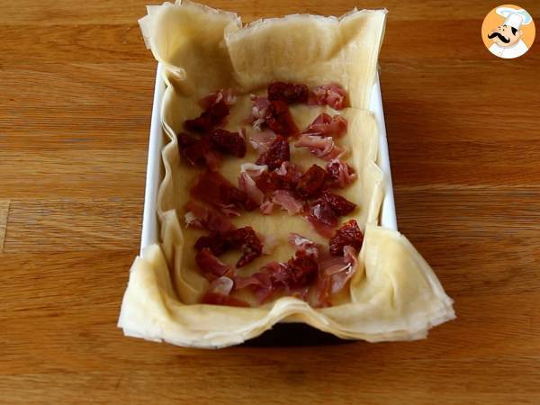 Torta salata di pasta fillo con prosciutto crudo e pomodori secchi - Preparazione tappa 3