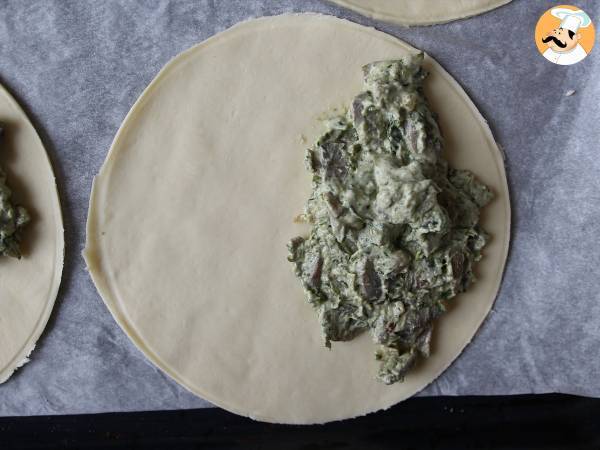 Calzoni di sfoglia con funghi e spinaci - Preparazione tappa 3