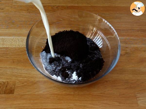 Torta Oreo con 3 ingredienti e pronta in soli 6 minuti al microonde! - Preparazione tappa 2
