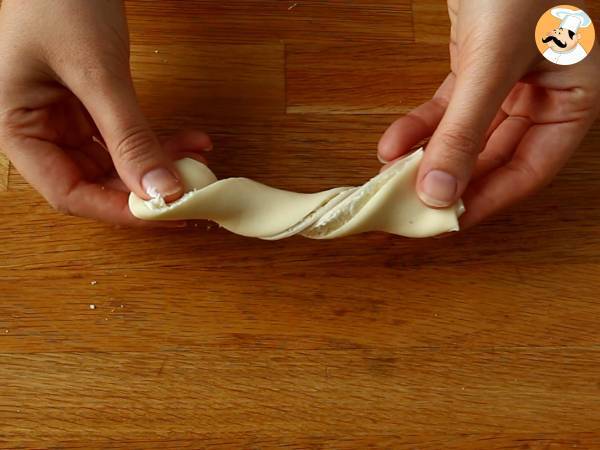 Treccine di sfoglia al formaggio - Preparazione tappa 3