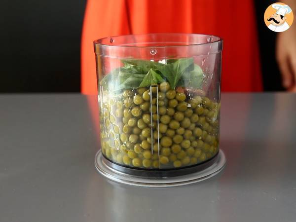 Crema di piselli con burrata e mandorle - Preparazione tappa 1