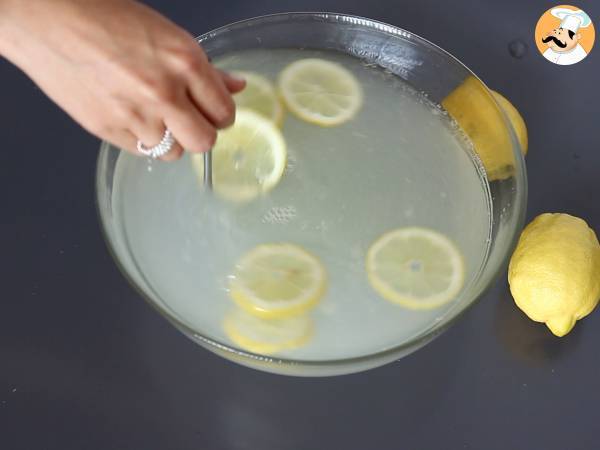 Gin fizz, la ricetta per preparare un cocktail fresco e leggero - Preparazione tappa 1