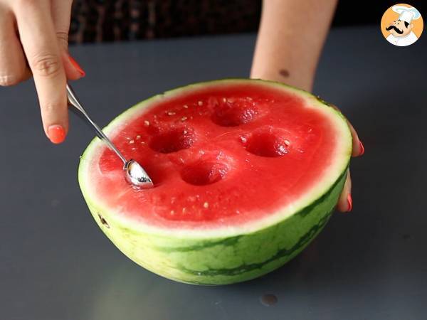 Frosé all'anguria, il drink fresco e leggermente alcolico da preparare a casa - Preparazione tappa 1