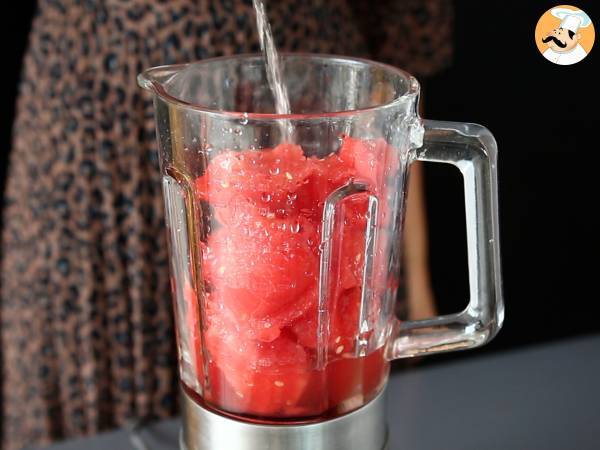 Frosé all'anguria, il drink fresco e leggermente alcolico da preparare a casa - Preparazione tappa 3