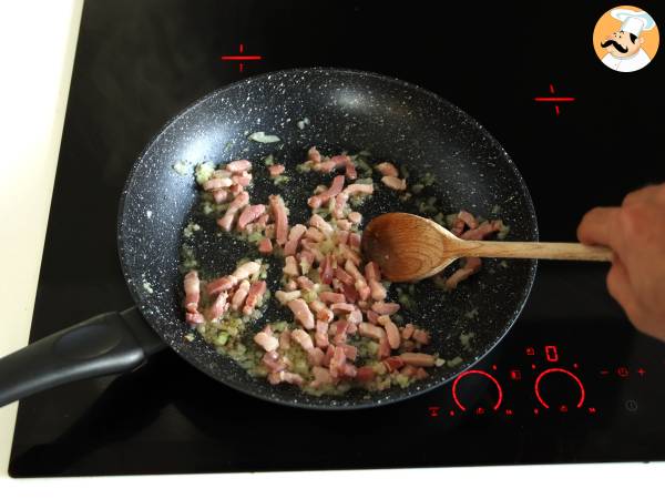 Pasta alla boscaiola, il primo piatto ideale per l'autunno e l'inverno - Preparazione tappa 2