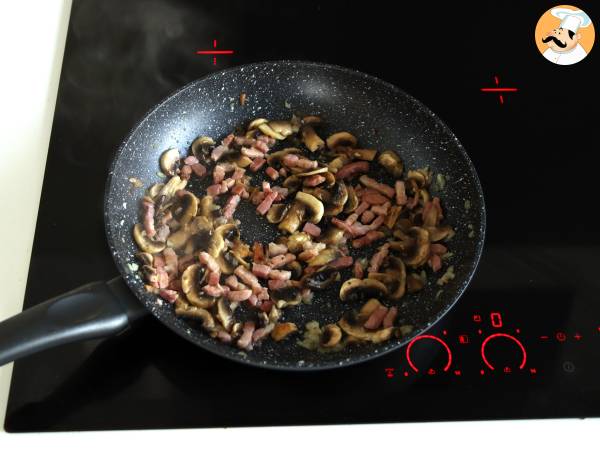 Pasta alla boscaiola, il primo piatto ideale per l'autunno e l'inverno - Preparazione tappa 3