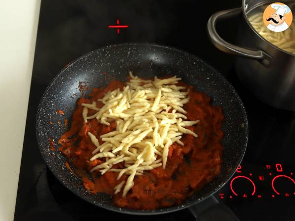 Pasta alla boscaiola, il primo piatto ideale per l'autunno e l'inverno - Preparazione tappa 6