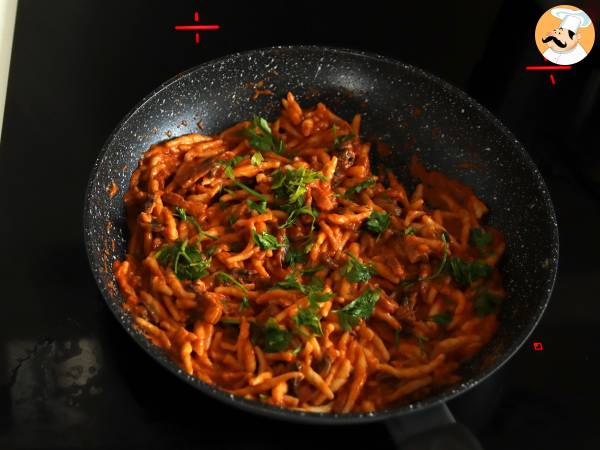Pasta alla boscaiola, il primo piatto ideale per l'autunno e l'inverno - Preparazione tappa 7