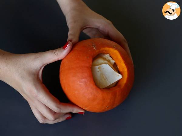 Fonduta nella zucca, la ricetta speciale per l'autunno! - Preparazione tappa 4