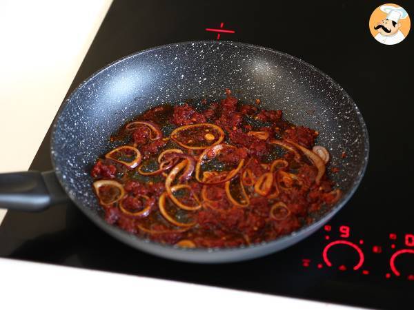 Pasta con la 'Nduja, un primo piatto calabrese facilissimo da preparare - Preparazione tappa 3