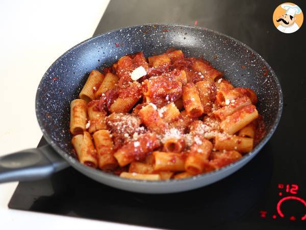 Pasta con la 'Nduja, un primo piatto calabrese facilissimo da preparare - Preparazione tappa 6