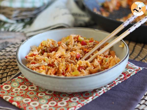 Nasi goreng, un piatto indonesiano con pollo e gamberetti - Preparazione tappa 8