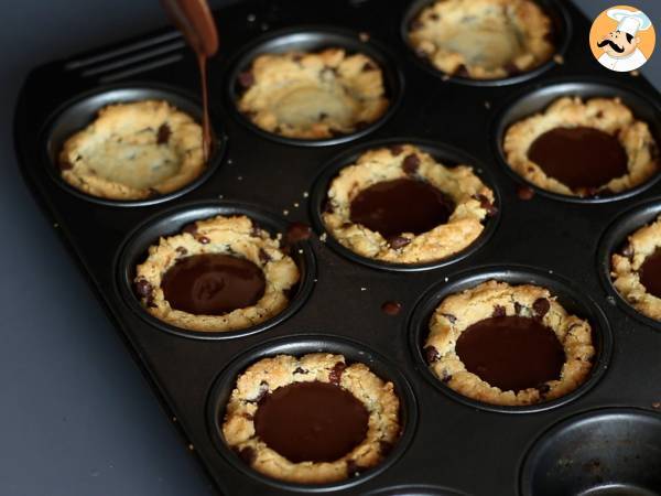 Cookie cups al cioccolato con carote di pasta di mandorla - Preparazione tappa 7
