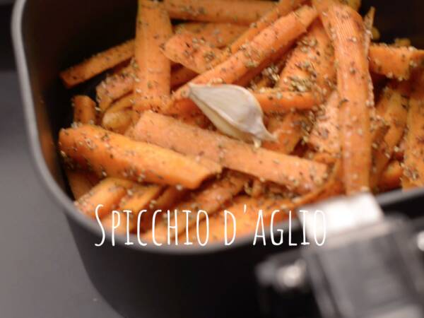 Chips di carote speziate con la friggitrice ad aria - Preparazione tappa 4