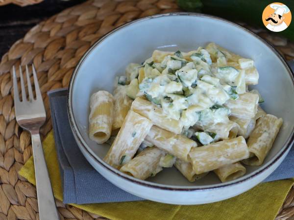 Pasta cremosa con zucchine, ricetta gustosa e velocissima da preparare - Preparazione tappa 6
