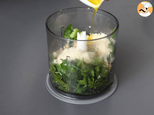 Pesto di prezzemolo e arachidi, un condimento saporito e facile da preparare! - Preparazione tappa 2