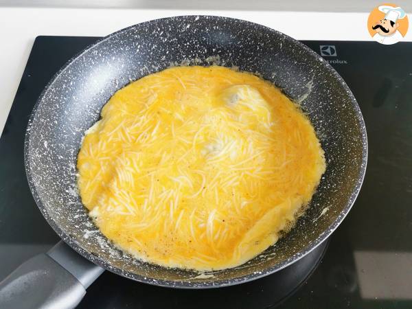 Omelette al formaggio, la ricetta veloce pronta in 5 minuti! - Preparazione tappa 5