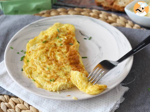 Omelette al formaggio, la ricetta veloce pronta in 5 minuti! - Preparazione tappa 6