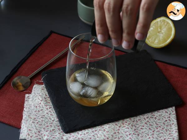 St-Germain Spritz: il drink perfetto per l'aperitivo - Preparazione tappa 2