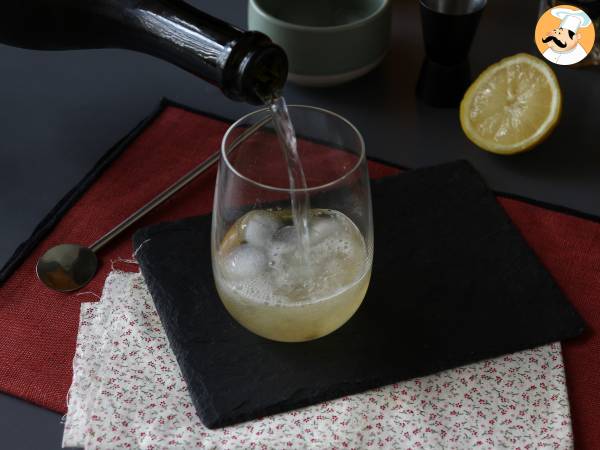 St-Germain Spritz: il drink perfetto per l'aperitivo - Preparazione tappa 3