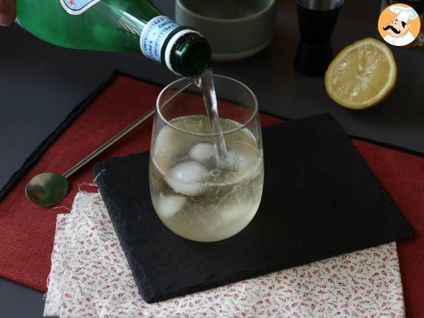 St-Germain Spritz: il drink perfetto per l'aperitivo - Preparazione tappa 4