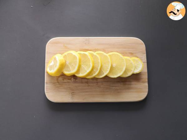 Acqua aromatizzata limone, basilico e lamponi - Preparazione tappa 1