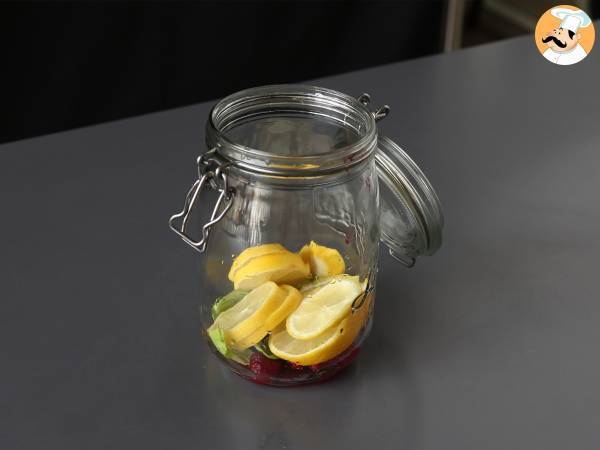 Acqua aromatizzata limone, basilico e lamponi - Preparazione tappa 3