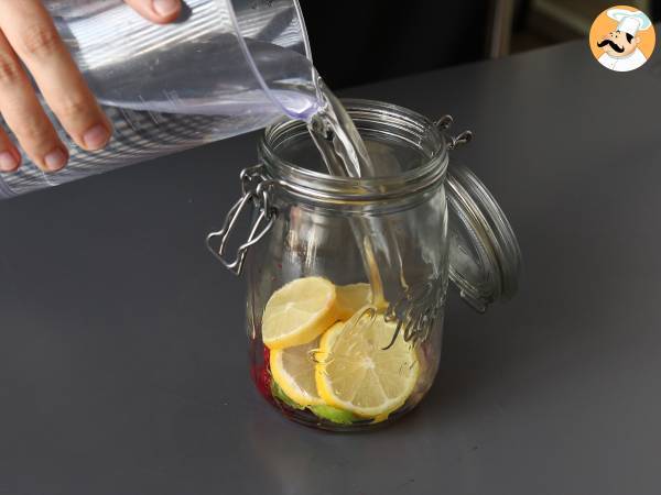 Acqua aromatizzata limone, basilico e lamponi - Preparazione tappa 4