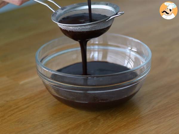 Glassa a specchio al cioccolato: la ricetta spiegata passo a passo! - Preparazione tappa 4