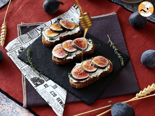 Bruschetta di fichi con formaggio fresco, miele e rosmarino - Preparazione tappa 5