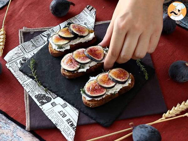 Bruschetta di fichi con formaggio fresco, miele e rosmarino - Preparazione tappa 6
