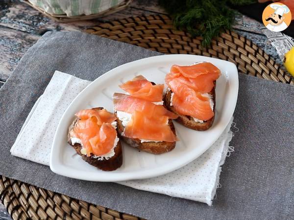 Bruschette al salmone affumicato e formaggio fresco - Preparazione tappa 4