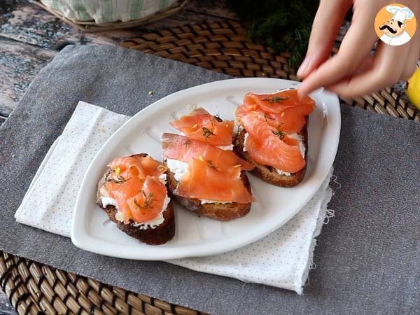 Bruschette al salmone affumicato e formaggio fresco - Preparazione tappa 5