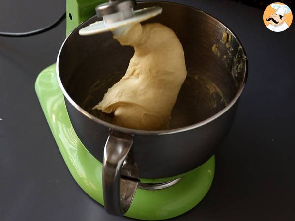 Cinnamon rolls, la ricetta facile per preparare delle soffici girelle alla cannella - Preparazione tappa 2